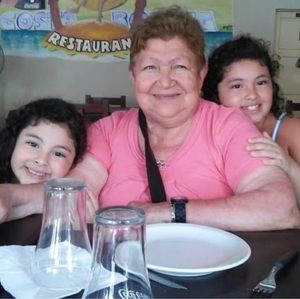 Meet your Posher, Emilce